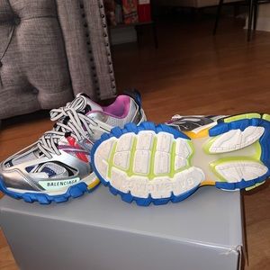 WOMEN'S RUNNER SNEAKER IN GREY MULTICOLOR SIZE 9 BALENCIAGA